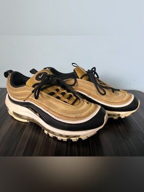 Nike Boys Gold and Black Air Max 97 Running Shoes size 5.5 youth